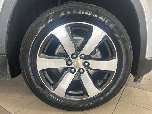 Used 2021 Chevrolet Traverse LT w/ LT Premium Package image 7