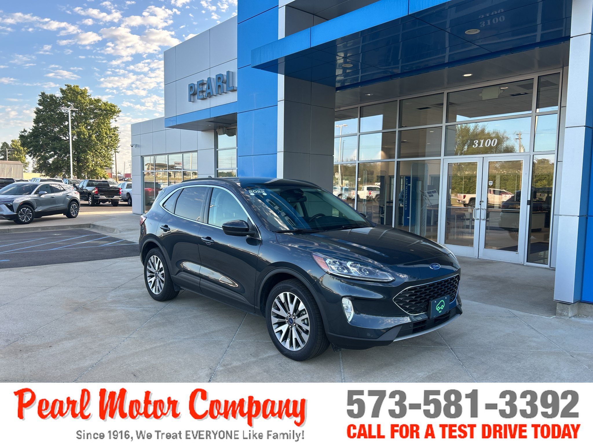 Used 2022 Ford Escape Titanium w/ Class II Trailer Tow Package AWD/4WD image 1