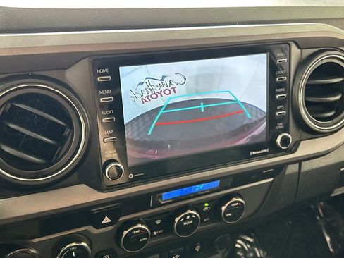 Used 2022 Toyota Tacoma TRD Off-Road w/ Technology Package AWD/4WD image 17