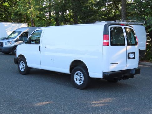 Used 2015 Chevrolet Express 2500 RWD image 4