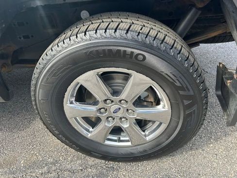 Used 2019 Ford F150 Lariat w/ Equipment Group 502A Luxury AWD/4WD image 8