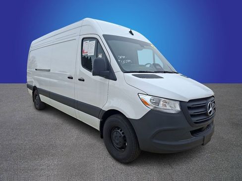 Used 2025 Mercedes-Benz Sprinter 2500 image 3