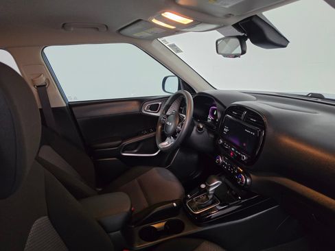 Used 2025 Kia Soul S FWD image 22