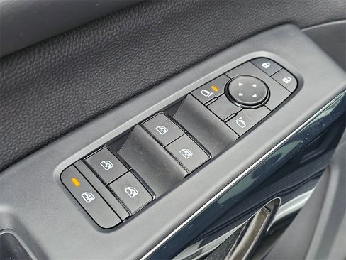 New 2025 Nissan Pathfinder SV w/ SV Premium Package image 34