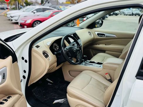 Used 2017 Nissan Pathfinder SL image 8