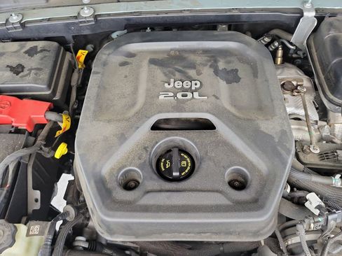 Used 2023 Jeep Wrangler Unlimited Sahara AWD/4WD image 10