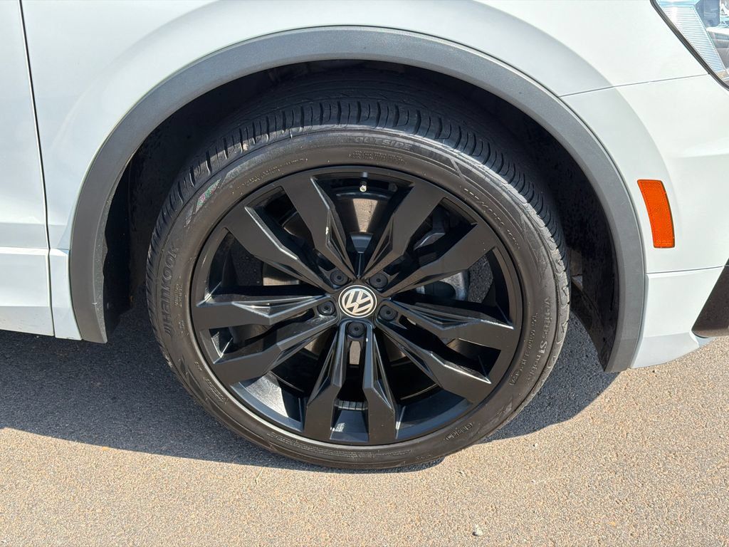 Used 2021 Volkswagen Tiguan SE R-Line FWD image 12