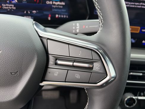 Used 2025 Chevrolet Traverse LT w/ Driver Confidence Package FWD image 22