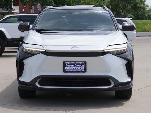 Used 2024 Toyota bZ4X AWD image 8