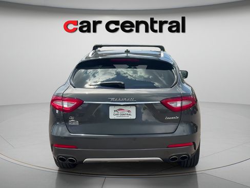 Used 2018 Maserati Levante GranLusso AWD/4WD image 6
