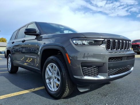 New 2025 Jeep Grand Cherokee L Laredo image 9