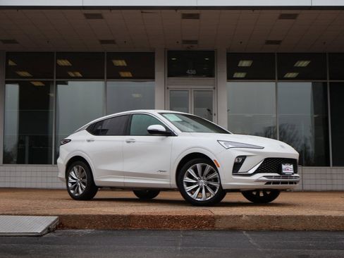 Used 2025 Buick Envista Avenir image 2