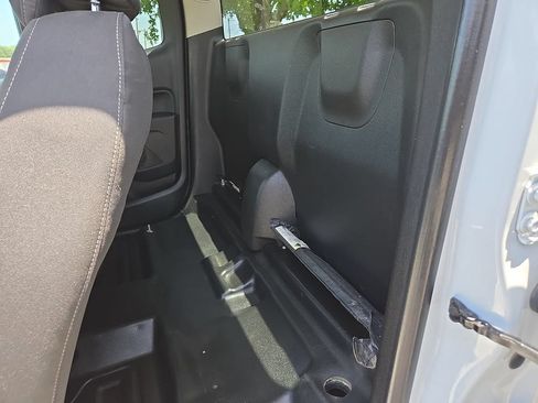 Used 2022 Chevrolet Colorado LT w/ Fleet Safety Package AWD/4WD image 9