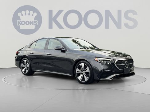 Used 2025 Mercedes-Benz E 350 4MATIC Sedan image 2