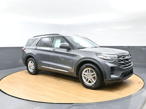 Used 2025 Ford Explorer Active RWD image 6