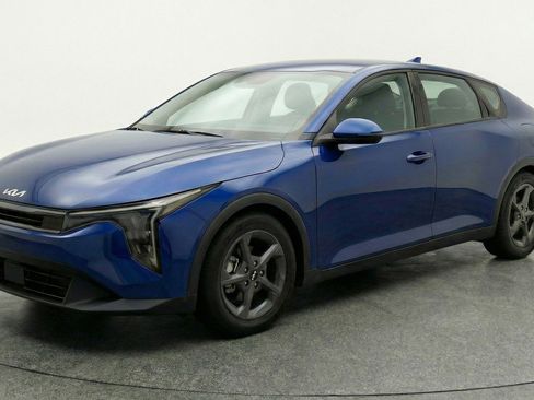 Used 2025 Kia K4 LXS image 3