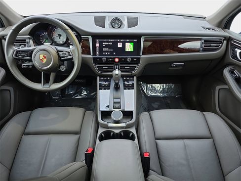 Used 2024 Porsche Macan S image 10
