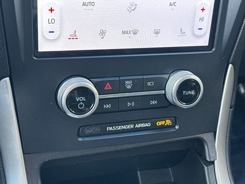 Used 2023 Ford Edge SEL image 16