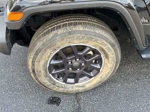 Used 2023 Jeep Gladiator Overland AWD/4WD image 48