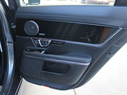 Used 2019 Jaguar XJ Supercharged image 37