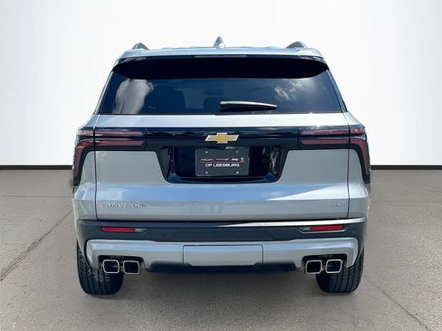Used 2024 Chevrolet Traverse LT FWD image 6