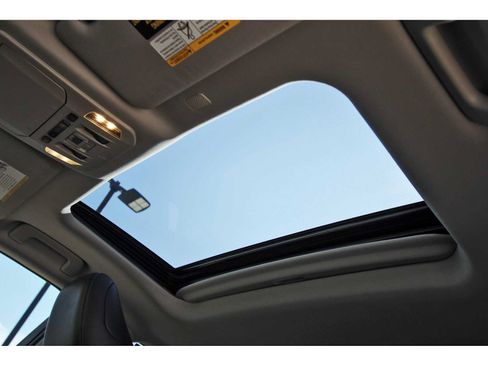 Used 2022 Toyota Highlander Limited FWD image 28