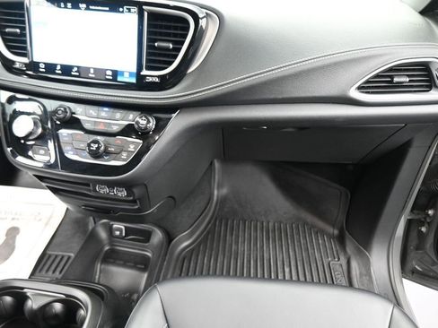 Used 2023 Chrysler Pacifica Touring-L w/ S Appearance Package FWD image 46