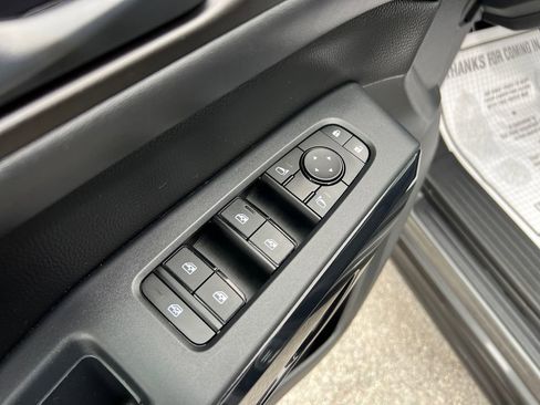 Used 2024 Nissan Pathfinder S image 12