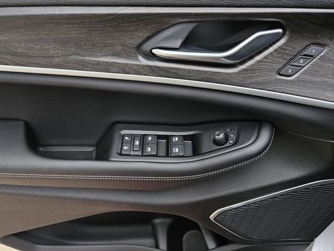 New 2026 Jeep Grand Cherokee L Limited RWD image 17