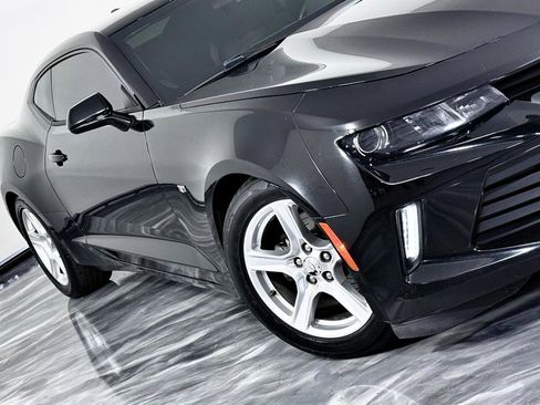 Used 2018 Chevrolet Camaro LT w/ Technology Package RWD image 4