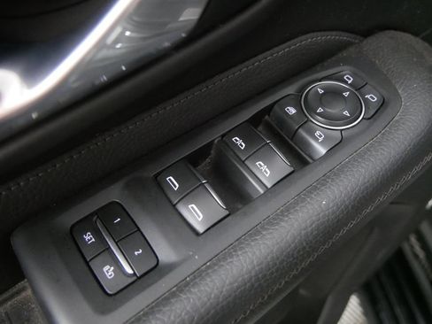 Used 2021 GMC Yukon Denali w/ Denali Premium Package AWD/4WD image 15