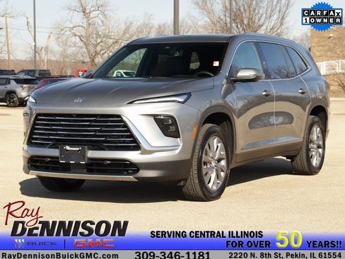 Used 2025 Buick Enclave Preferred image 3