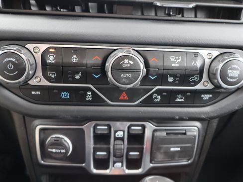 Used 2025 Jeep Wrangler Sahara w/ Safety Group image 23