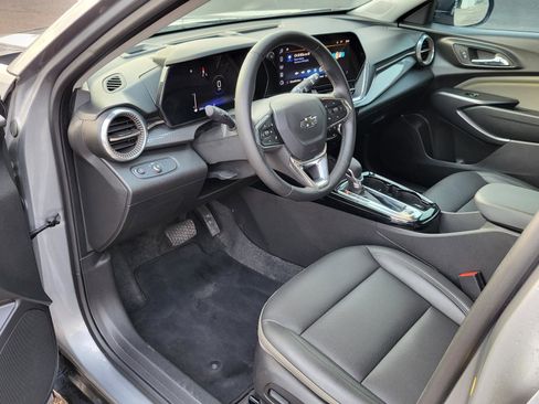 Used 2025 Chevrolet Trax ACTIV w/ Sunroof Package image 16