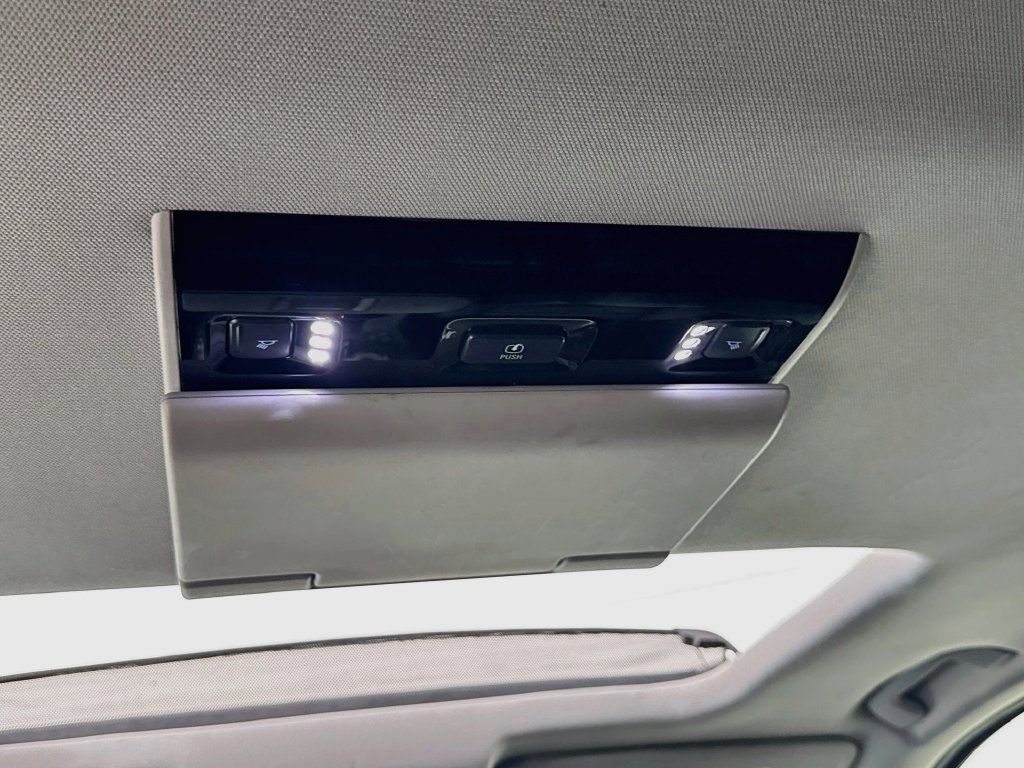 Used 2017 GMC Yukon SLT w/ Premium Edition RWD image 30
