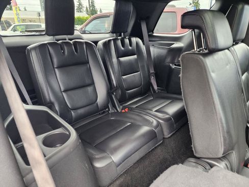 Used 2014 Ford Explorer XLT w/ Equipment Group 202A AWD/4WD image 27