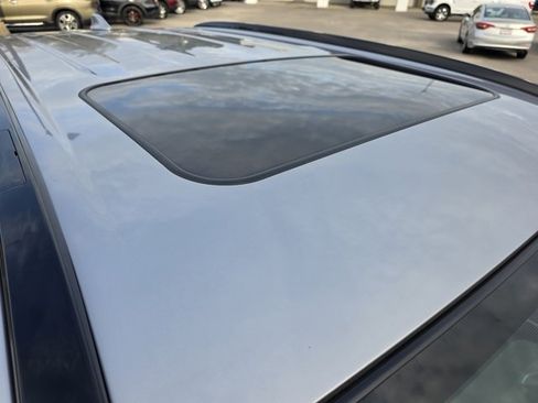 Used 2023 Toyota RAV4 XLE Premium image 9