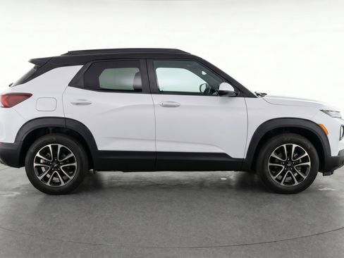 Used 2025 Chevrolet TrailBlazer LT FWD image 11