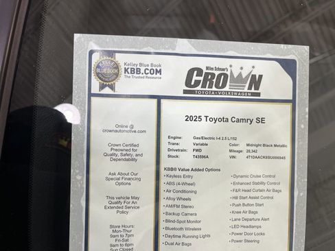 Used 2025 Toyota Camry SE image 39