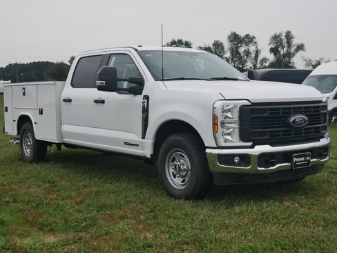 New 2025 Ford F250 XL w/ XL Chrome Package image 4