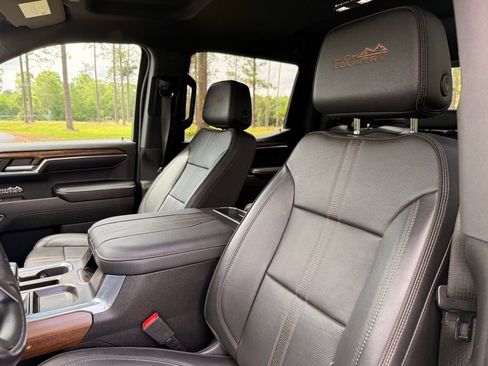 Used 2023 Chevrolet Silverado 1500 High Country w/ Technology Package AWD/4WD image 12
