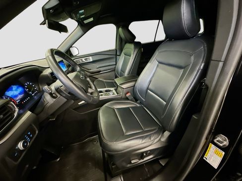 Used 2020 Ford Explorer XLT w/ Equipment Group 202A image 13