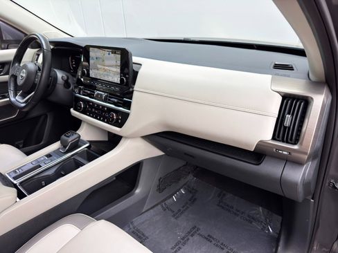 Used 2022 Nissan Pathfinder Platinum w/ Lighting Package (N93) FWD image 14