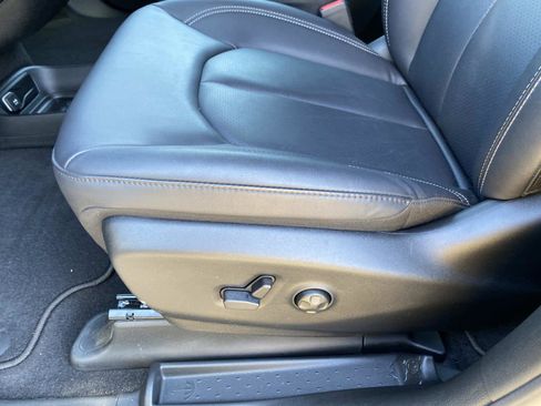 Used 2025 Chrysler Pacifica Select image 20