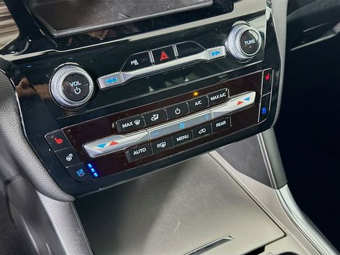 Used 2024 Ford Explorer Limited image 24