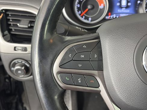 Used 2021 Jeep Cherokee Limited image 29