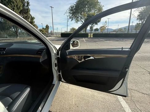 Used 2008 Mercedes-Benz E 350 Sedan image 17