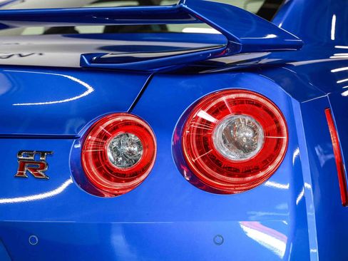 Used 2024 Nissan GT-R w/ Floor Mat Package AWD/4WD image 23