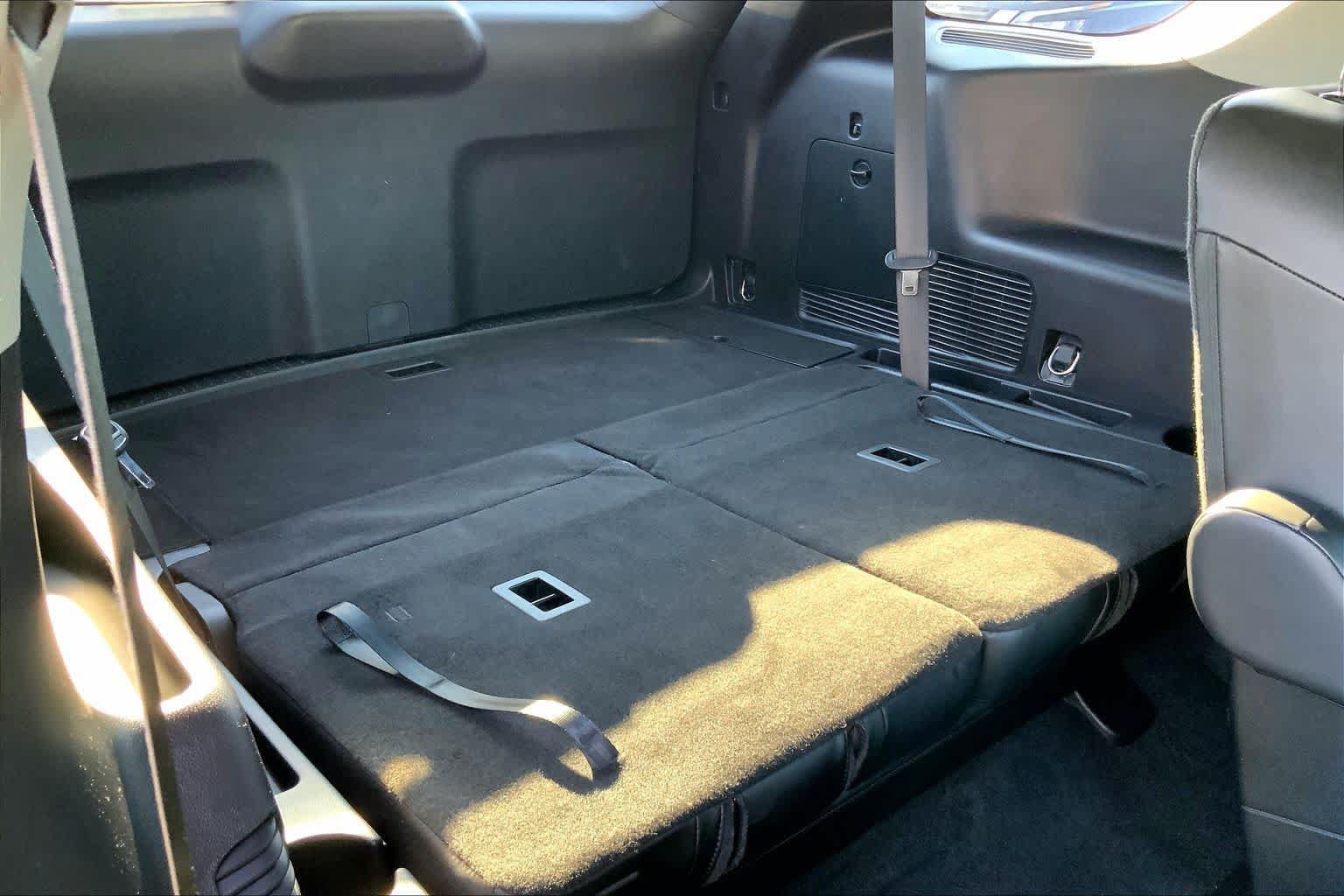 Certified 2022 Ford Explorer XLT w/ Equipment Group 202A RWD image 19