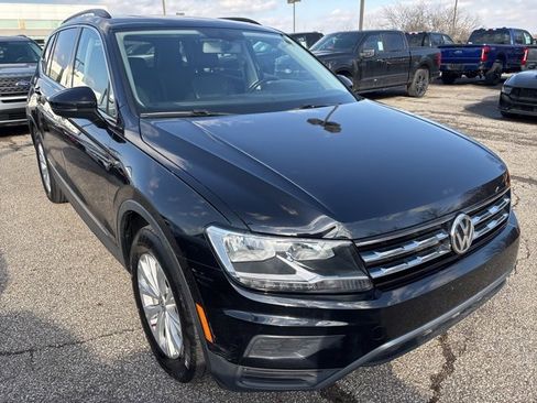 Used 2018 Volkswagen Tiguan SE w/ Panoramic Sunroof Package image 3